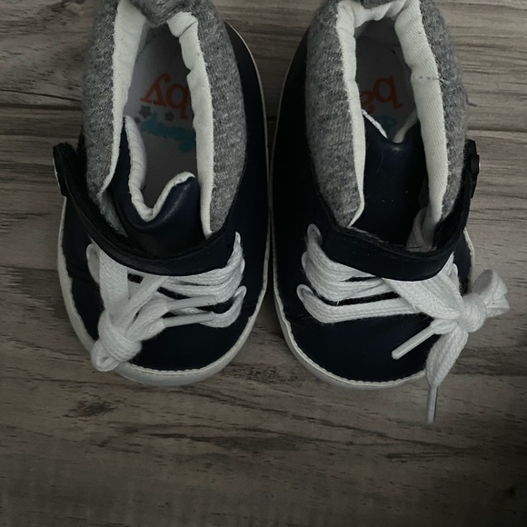 Baby Mickey Mouse shoes - Picture 3 of 4